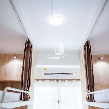 Railway Park Hostel チエンマイ エクステリア 写真