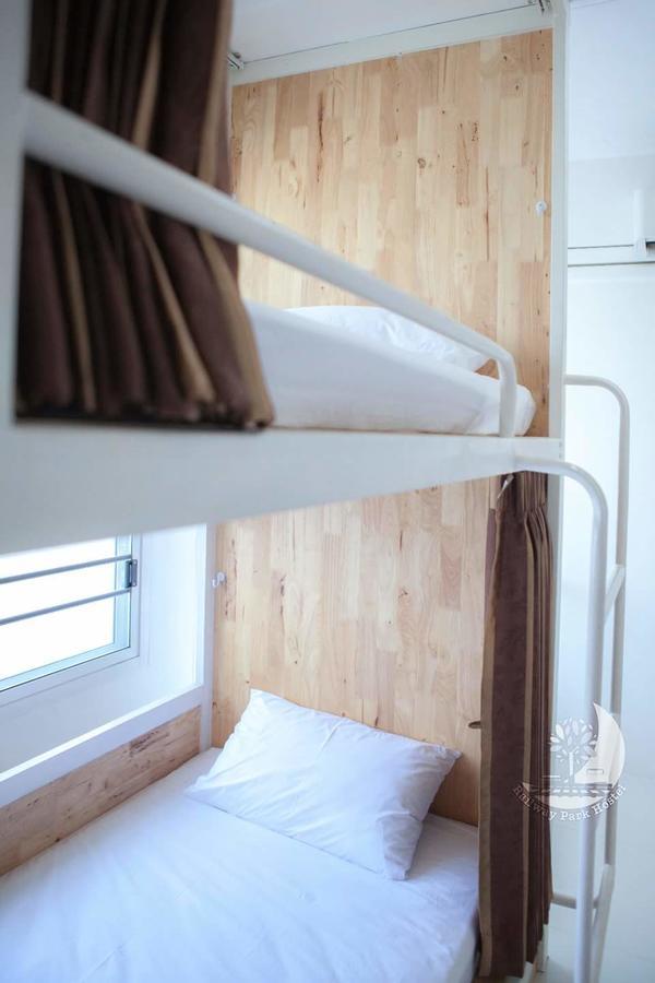 Railway Park Hostel チエンマイ エクステリア 写真