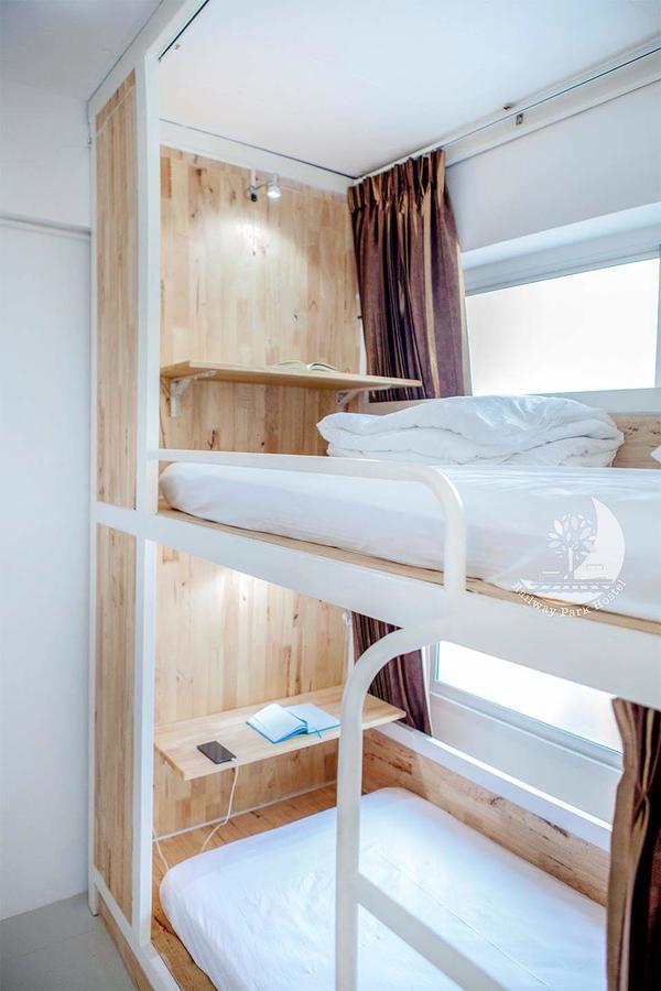 Railway Park Hostel チエンマイ エクステリア 写真