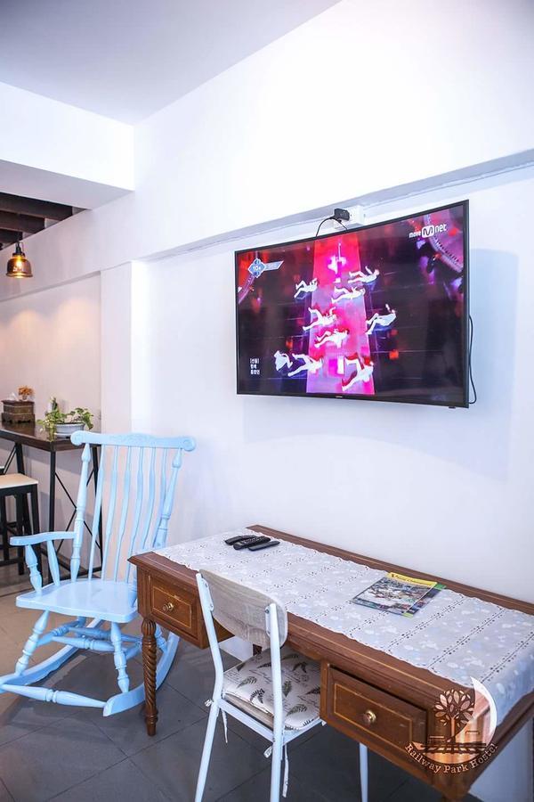Railway Park Hostel チエンマイ エクステリア 写真