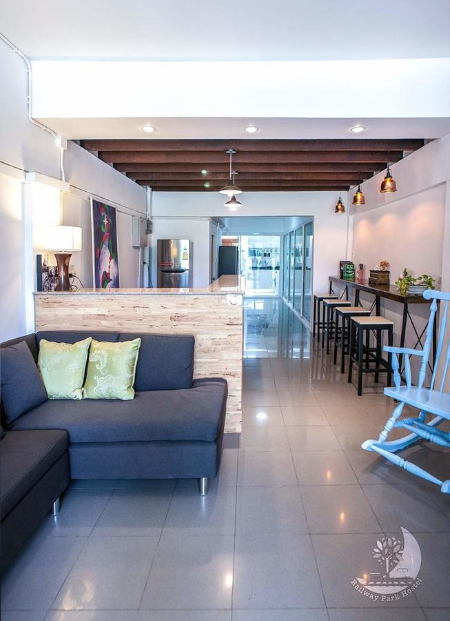 Railway Park Hostel チエンマイ エクステリア 写真