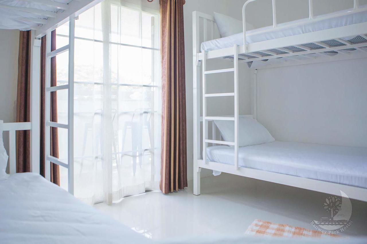 Railway Park Hostel チエンマイ エクステリア 写真