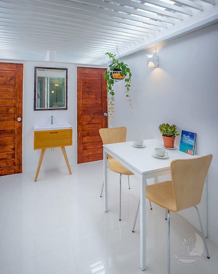 Railway Park Hostel チエンマイ エクステリア 写真