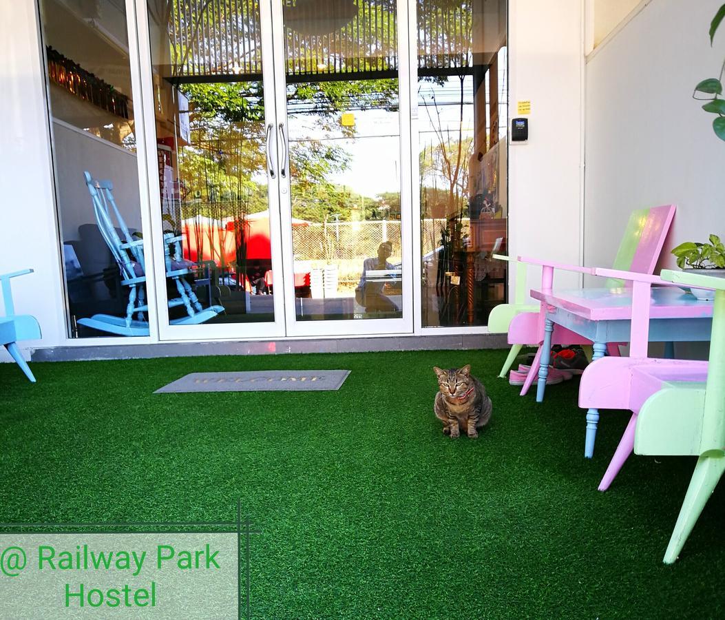 Railway Park Hostel チエンマイ エクステリア 写真
